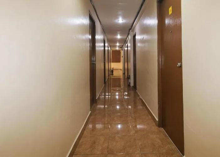 Reddoorz @ Elegance Near Naia T3