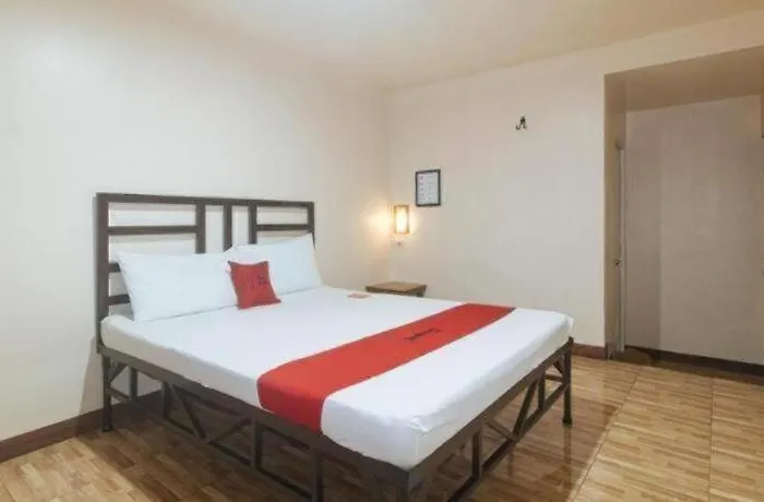 Reddoorz @ Elegance Near Naia T3