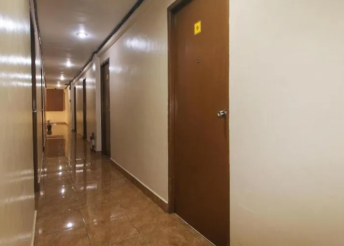 Reddoorz @ Elegance Near Naia T3 2*