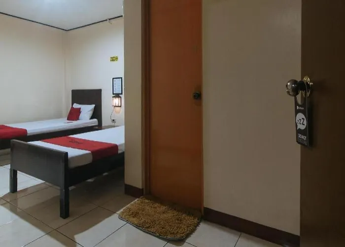 Reddoorz @ Elegance Near Naia T3 Pensión